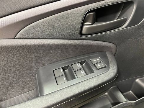 Used 2025 Honda Ridgeline Sport image 13
