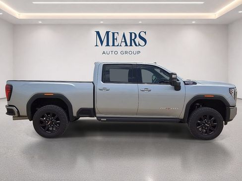 Used 2024 GMC Sierra 2500 AT4 w/ Technology Package AWD/4WD image 6