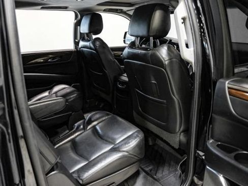 Used 2020 Cadillac Escalade ESV Luxury RWD image 33