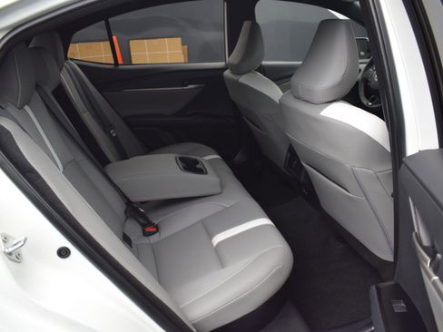 Used 2025 Toyota Camry SE w/ Convenience Package FWD image 11