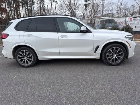 Used 2021 BMW X5 xDrive40i w/ M Sport Package image 4