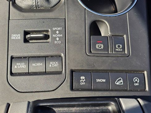 Used 2022 Toyota Highlander XLE AWD/4WD image 39