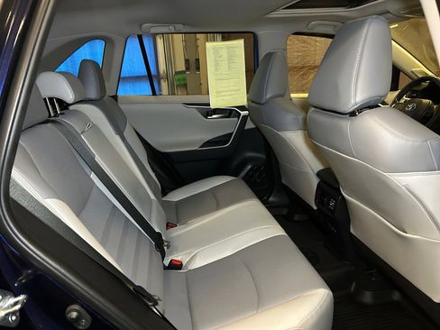 Used 2019 Toyota RAV4 Limited w/ Cold Weather Package AWD/4WD image 18