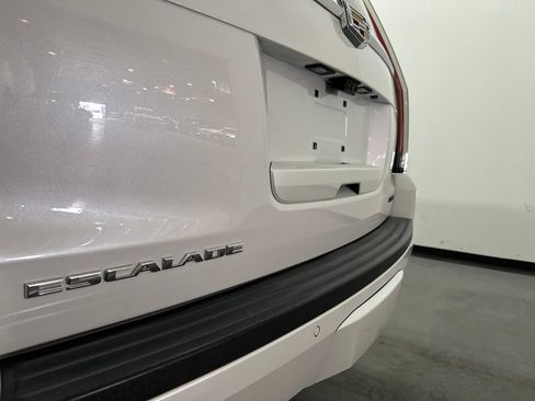 Used 2019 Cadillac Escalade Luxury AWD/4WD image 11