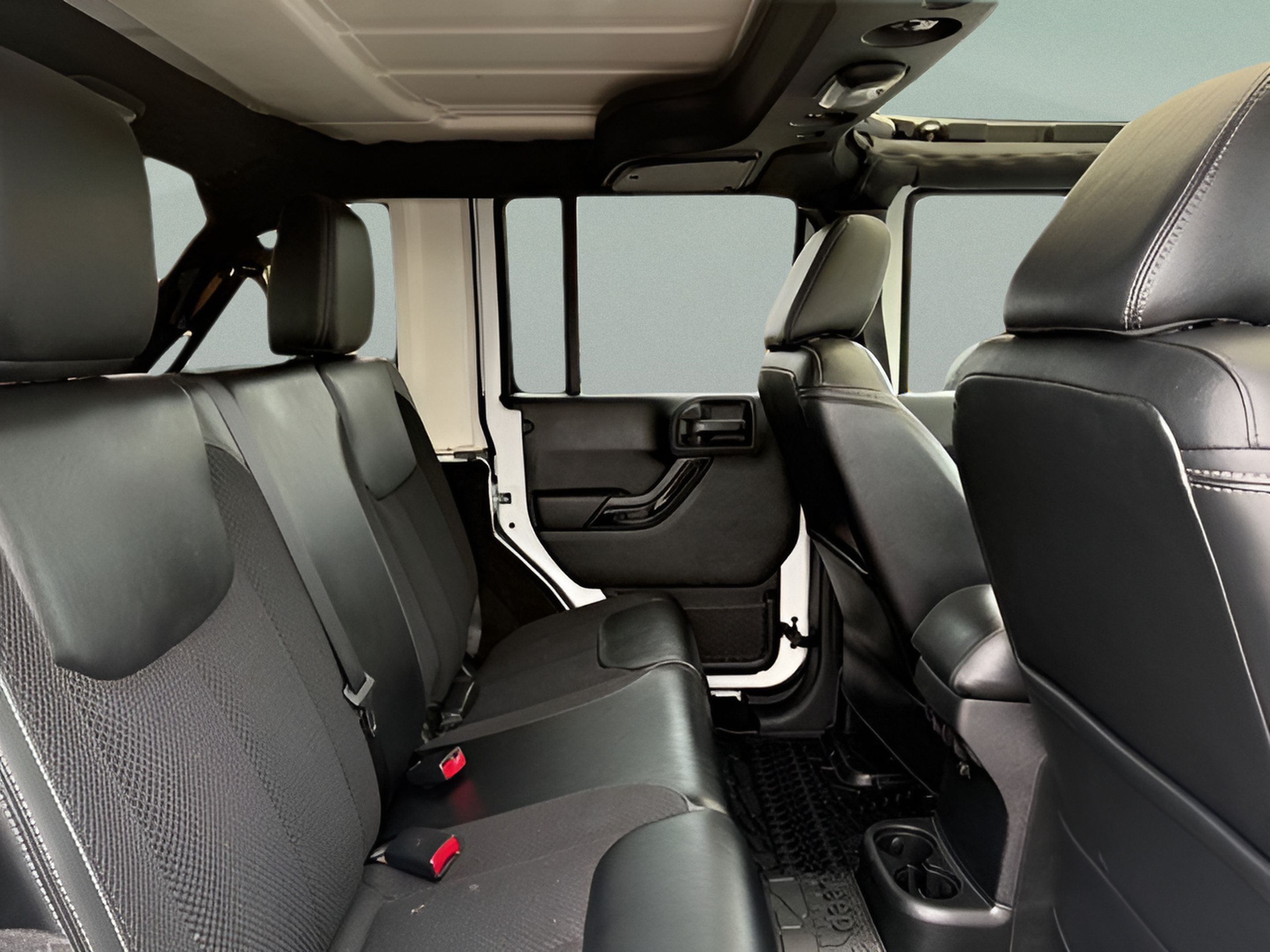 Used 2017 Jeep Wrangler Unlimited Sahara AWD/4WD image 9
