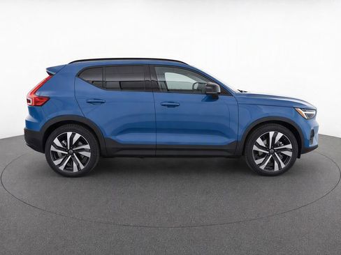 Used 2024 Volvo XC40 B5 Plus w/ Protection Package Premier AWD/4WD image 8