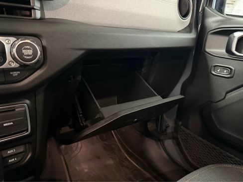 Used 2026 Jeep Wrangler Sport AWD/4WD image 21