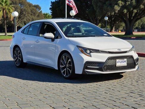 Used 2020 Toyota Corolla SE image 3