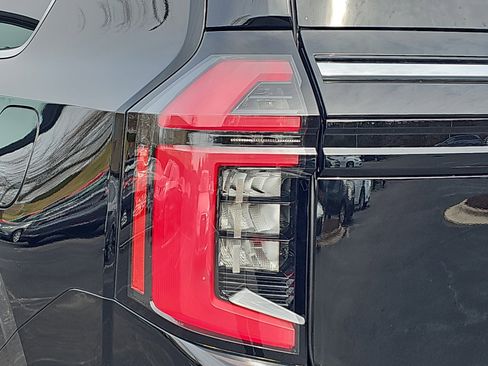 New 2025 Nissan Armada SL image 36