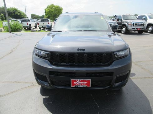Used 2025 Jeep Grand Cherokee L Limited w/ Black Appearance Package AWD/4WD image 13