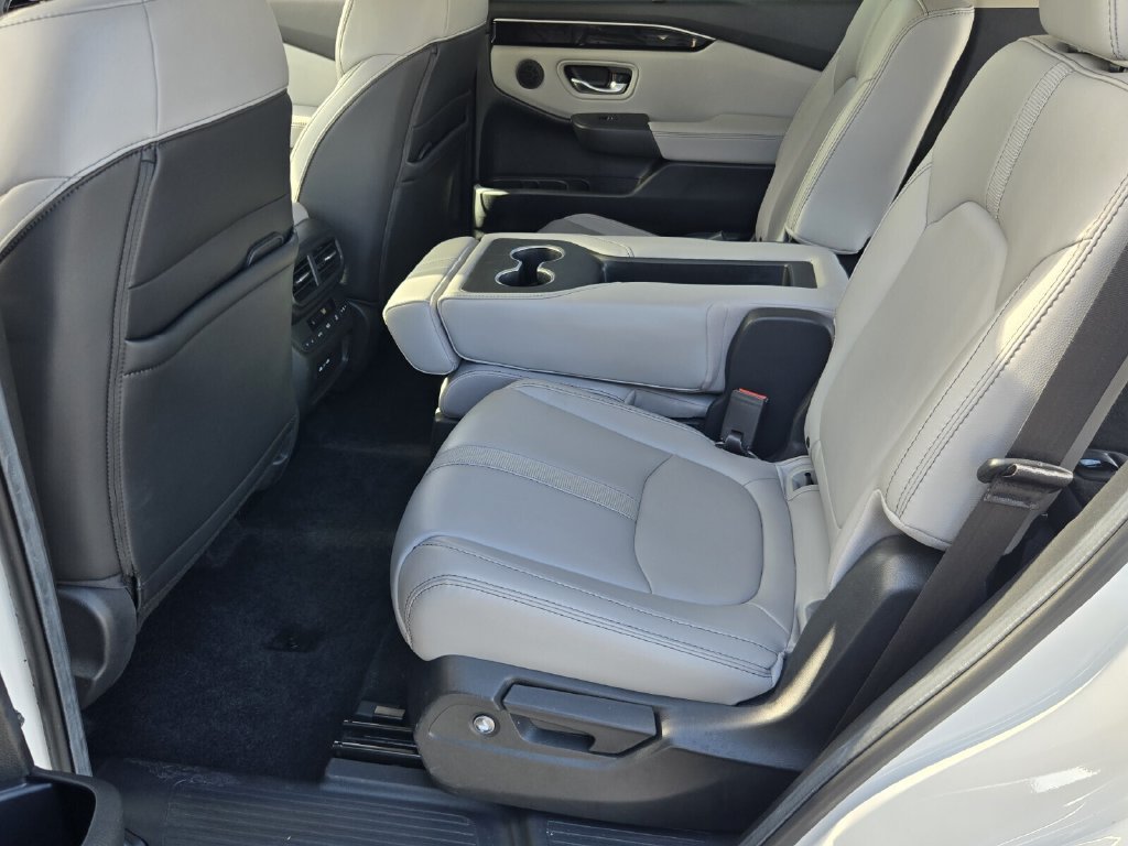 Used 2024 Honda Pilot Touring image 11