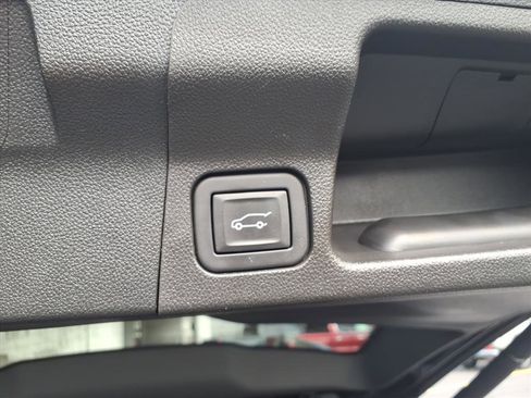 Used 2023 GMC Acadia SLT w/ Elevation Edition image 21