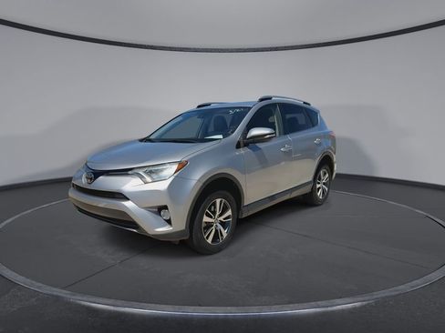 Used 2018 Toyota RAV4 XLE image 4