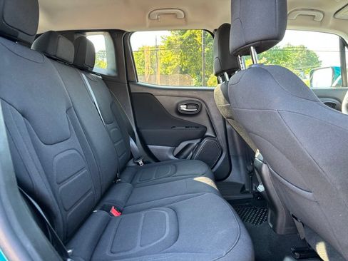 Used 2020 Jeep Renegade Latitude w/ Cold Weather Group AWD/4WD image 24