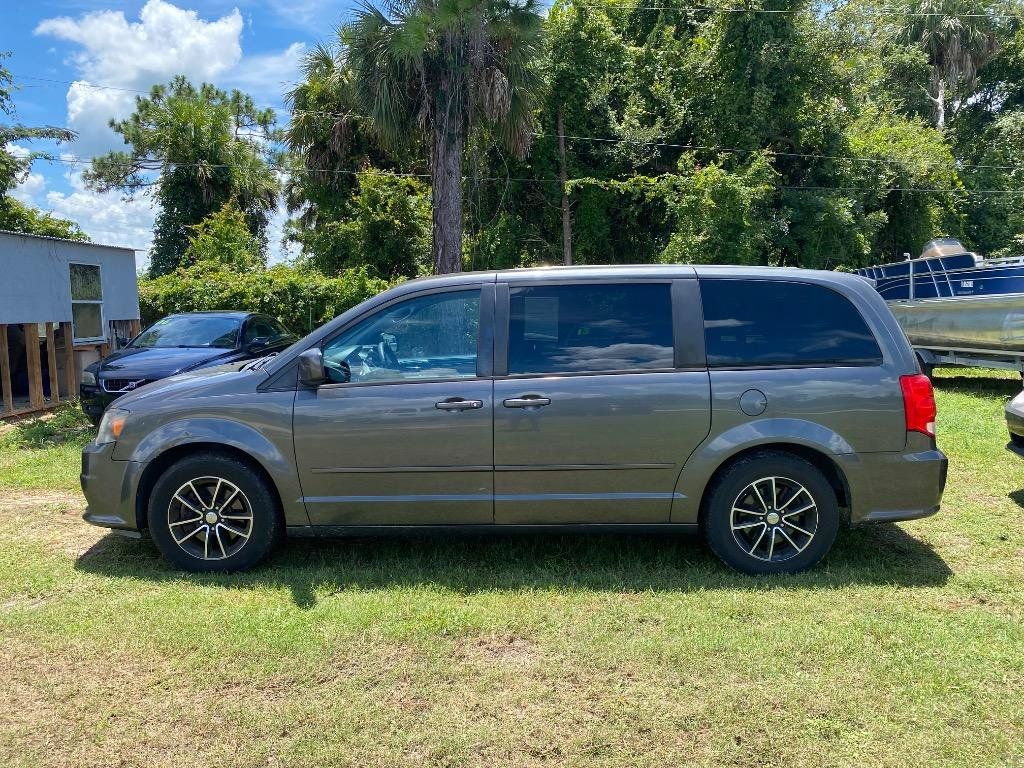 Used 2016 Dodge Grand Caravan SXT FWD image 1