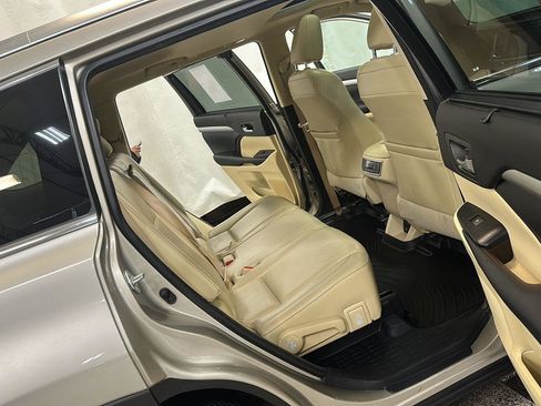 Used 2015 Toyota Highlander XLE image 30
