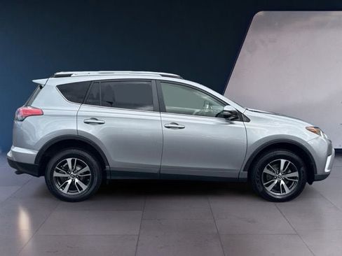 Used 2018 Toyota RAV4 XLE AWD/4WD image 6