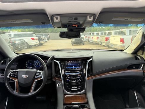 Used 2017 Cadillac Escalade Luxury RWD image 19