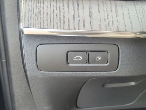 Certified 2024 Volvo XC90 T8 Ultimate w/ Protection Package Premier AWD/4WD image 18