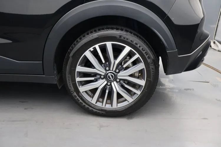 Used 2024 Nissan Kicks SV FWD image 35