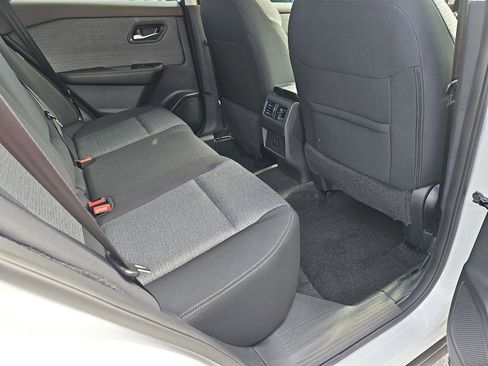 Used 2023 Nissan Rogue SV FWD image 12