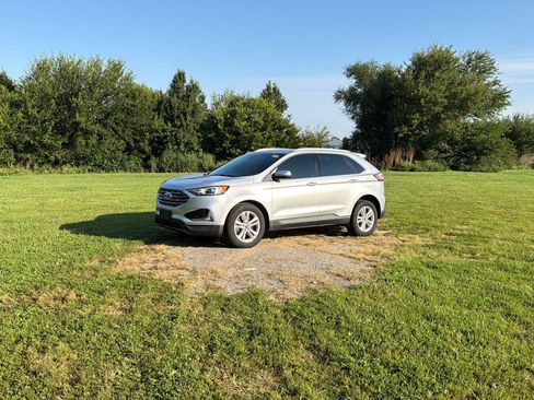 Used 2019 Ford Edge SEL w/ Equipment Group 201A AWD/4WD image 2