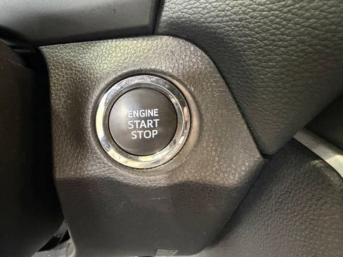 Used 2025 Toyota RAV4 XLE AWD/4WD image 31
