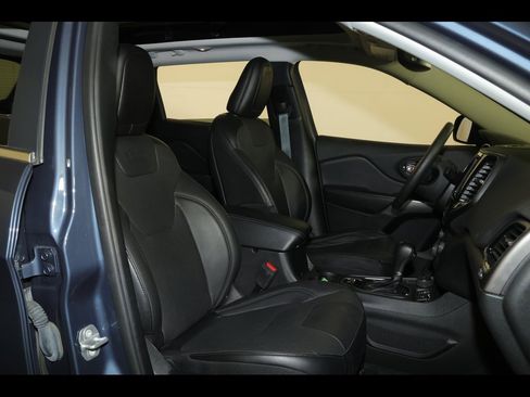 Used 2021 Jeep Cherokee Limited image 31