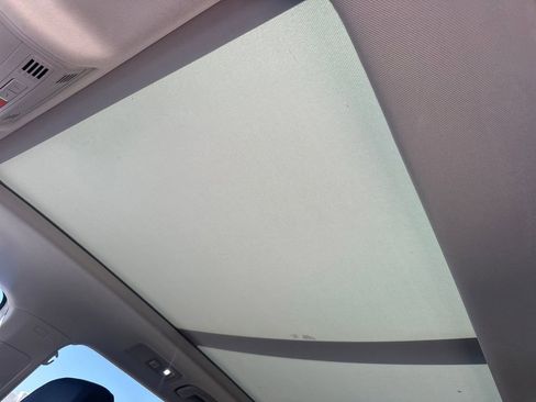 Used 2023 Volkswagen Tiguan SE w/ Panoramic Sunroof Package FWD image 48