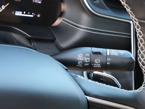 Used 2022 Jeep Grand Cherokee L Limited w/ Luxury Tech Group II image 37