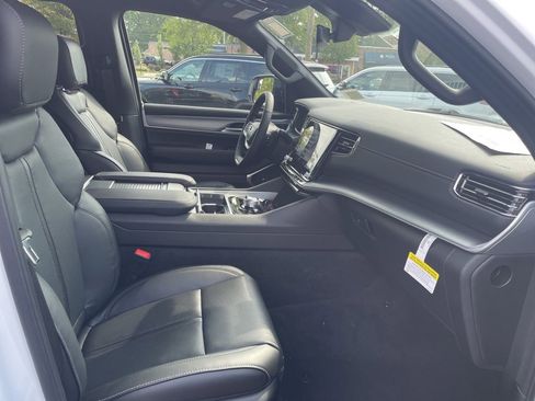 New 2025 Jeep Wagoneer 4WD w/ Convenience Group I image 18