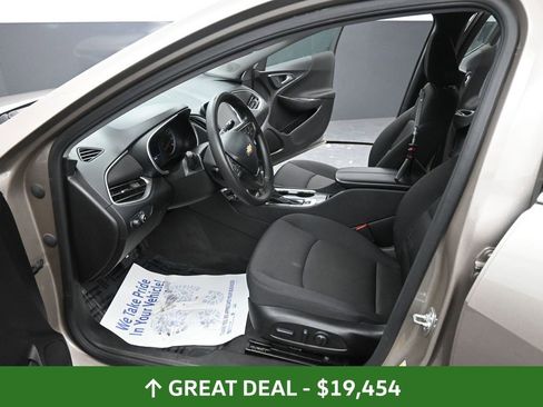 Used 2025 Chevrolet Malibu LT image 32