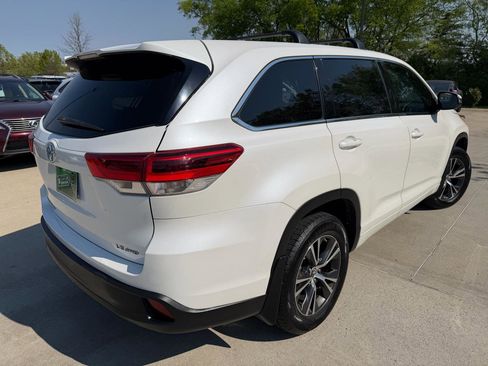 Used 2018 Toyota Highlander LE image 5