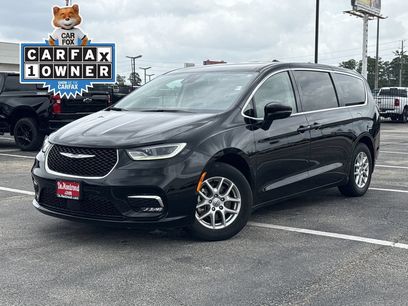 Used 2024 Chrysler Pacifica Touring-L