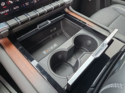 Used 2025 GMC Yukon Denali image 65