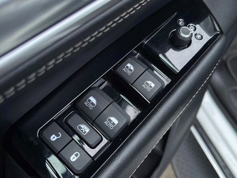 Used 2024 Jeep Wagoneer L Series III w/ Flexible Seating Group image 22