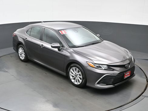 Used 2023 Toyota Camry LE image 33