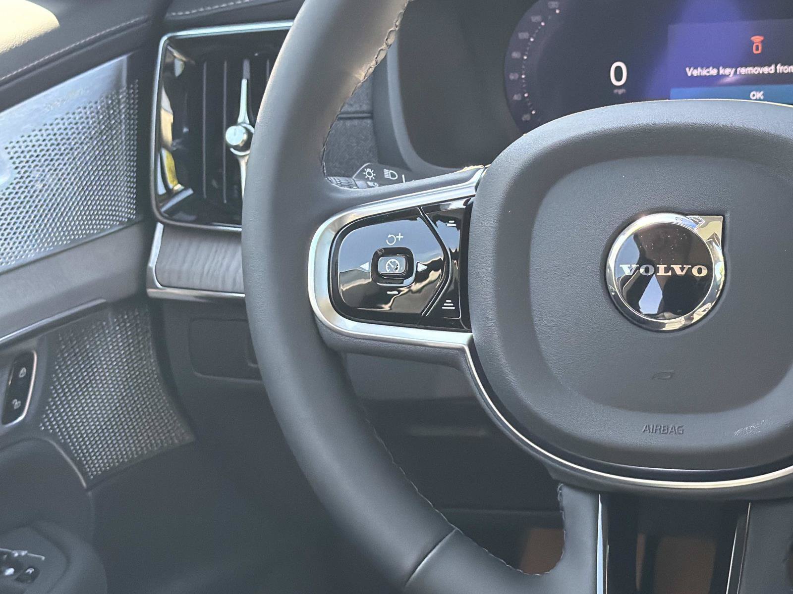 New 2027 Volvo XC90 B6 Ultra AWD/4WD image 8