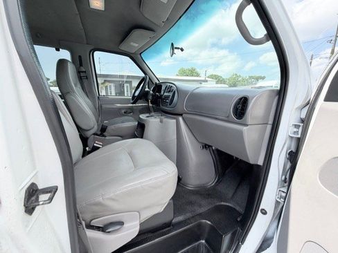 Used 2002 Ford E-350 and Econoline 350 XL image 18