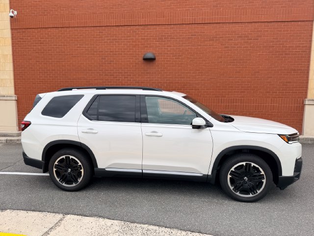 Used 2026 Honda Pilot Touring image 2