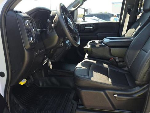 Used 2024 GMC Sierra 2500 Pro w/ Convenience Package image 3