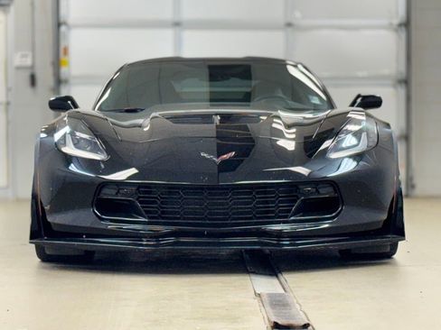 Used 2017 Chevrolet Corvette Z06 w/ Z07 Performance Package RWD image 2