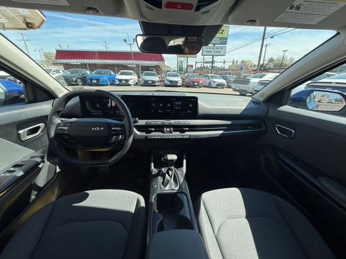 Used 2025 Kia K4 LXS image 32