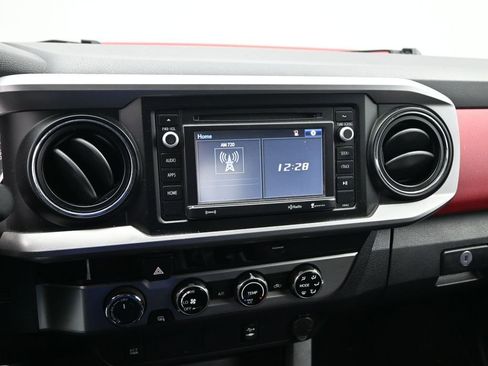 Used 2016 Toyota Tacoma SR5 w/ SR5 Appearance Package (SN) AWD/4WD image 10