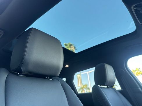 Used 2026 Land Rover Range Rover Velar Dynamic SE image 18