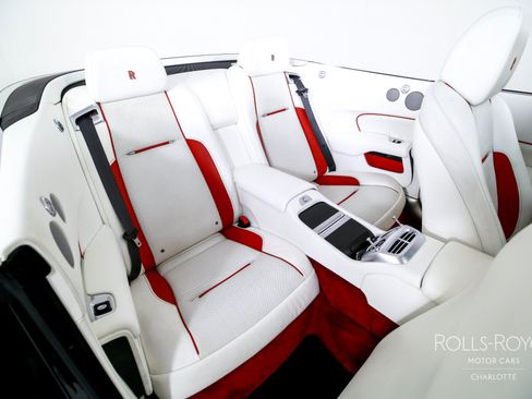Used 2017 Rolls-Royce Dawn RWD image 27