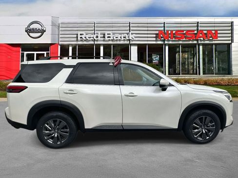 Certified 2024 Nissan Pathfinder SV image 4