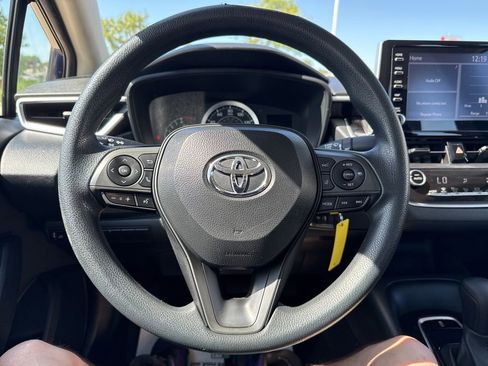 Used 2020 Toyota Corolla LE FWD image 11