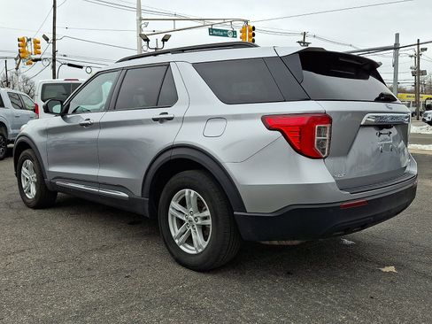 Certified 2023 Ford Explorer XLT image 4