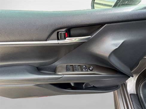 Used 2022 Toyota Camry SE image 23